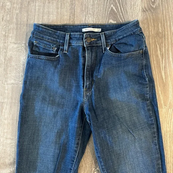 Like New Levi’s 721 High Rise Skinny Jeans Size 29 - Picture 6 of 6